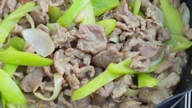  Geleneksel bir Tayland yemeği. Biberli ve soğanlı. Özgün bir ev usulü pişirilmiş..