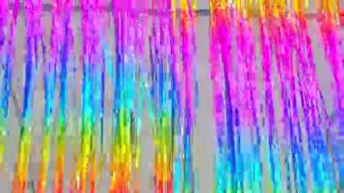 Işıl ışıl parlayan gökkuşağı folyosu, LGBTQ + topluluğunun sevgisini ve gururunu kutluyor..