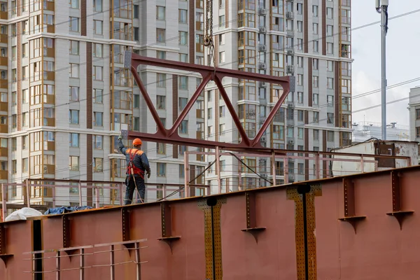 Construction of an automobile overpass. Assembly of steel structures using a crane