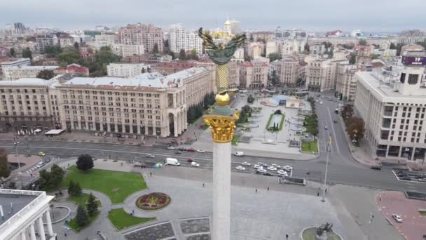 Киев, Украина осенью: Площадь Независимости, Майдан. Вид с воздуха — стоковое видео