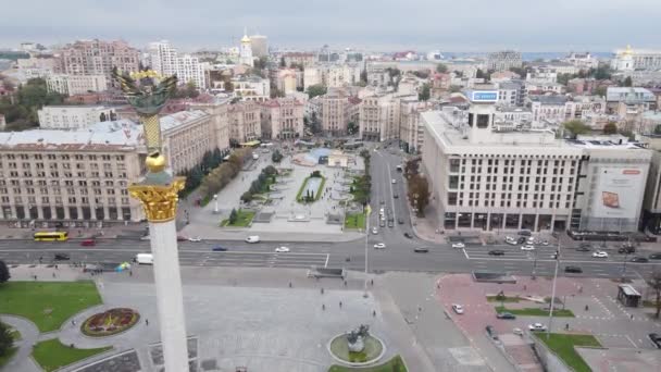 Kijów, Ukraina jesienią: Plac Niepodległości, Majdan. Widok z lotu ptaka — Wideo stockowe