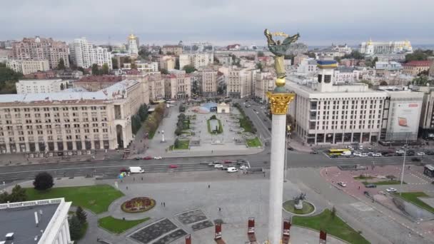 Kijów, Ukraina jesienią: Plac Niepodległości, Majdan. Widok z lotu ptaka — Wideo stockowe