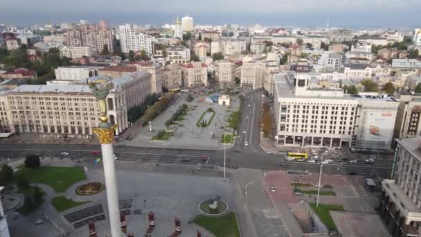 Kyiv, Ukrayna sonbaharda: Independence Meydanı, Meydan. Hava görünümü — Stok video