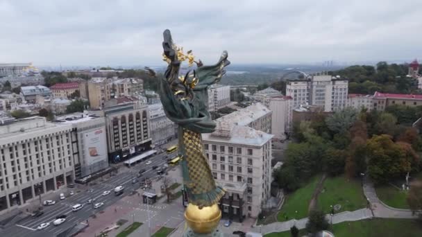 Kiew, Ukraine im Herbst: Unabhängigkeitsplatz, Maidan. Luftaufnahme — Stockvideo