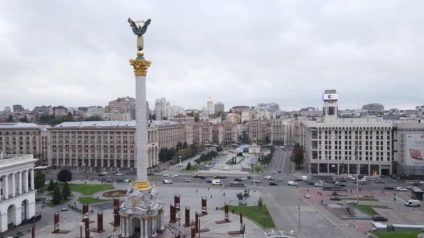 Kyiv, Ukrayna sonbaharda: Independence Meydanı, Meydan. Hava görünümü — Stok video