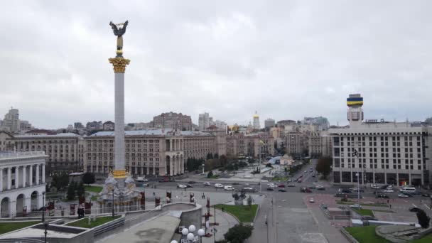 Восени Київ, Україна: Площа Незалежності, Майдан. Вид з повітря — стокове відео
