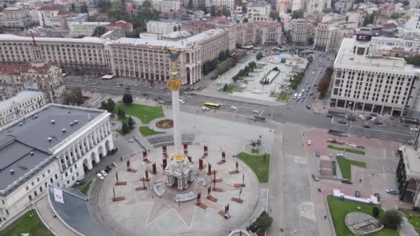 Восени Київ, Україна: Площа Незалежності, Майдан. Вид з повітря — стокове відео