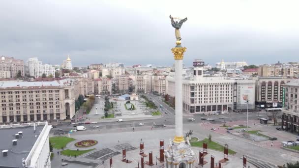 Kyiv, Ukrayna sonbaharda: Independence Meydanı, Meydan. Hava görünümü — Stok video