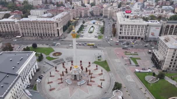 Kiev, Ukraina på hösten: Självständighetstorget, Maidan. Flygbild — Stockvideo