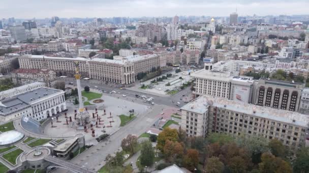 Kijów, Ukraina jesienią: Plac Niepodległości, Majdan. Widok z lotu ptaka — Wideo stockowe