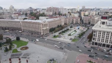Kyiv, Ukrayna 'nın sembolü - Bağımsızlık Meydanı hava görüntüsü, yavaş çekim