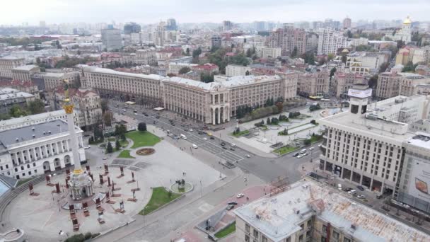 Kyiv, Ukrayna 'nın sembolü - Bağımsızlık Meydanı hava görüntüsü, yavaş çekim — Stok video