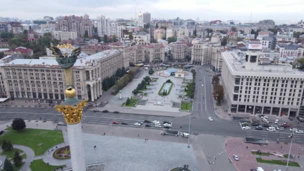 El símbolo de Kiev, Ucrania - Plaza de la Independencia vista aérea, cámara lenta — Vídeo de stock