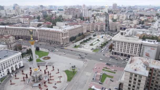 Kyiv, Ukrayna 'nın sembolü - Bağımsızlık Meydanı hava görüntüsü, yavaş çekim — Stok video