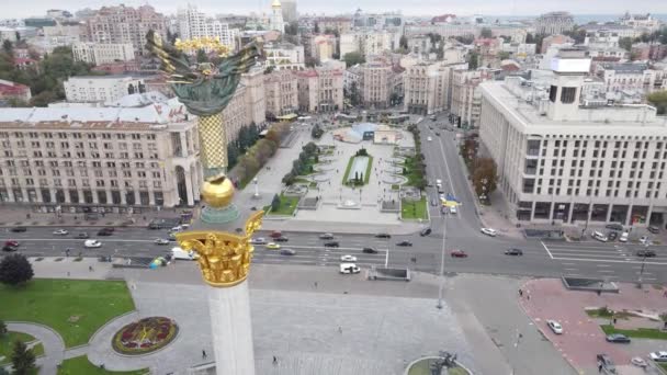 Symbol Kijowa, Ukraina - widok z lotu ptaka na Plac Niepodległości, zwolnione tempo — Wideo stockowe