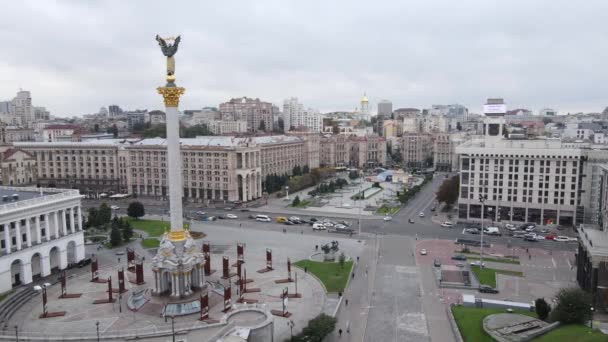 El símbolo de Kiev, Ucrania - Plaza de la Independencia vista aérea, cámara lenta — Vídeo de stock
