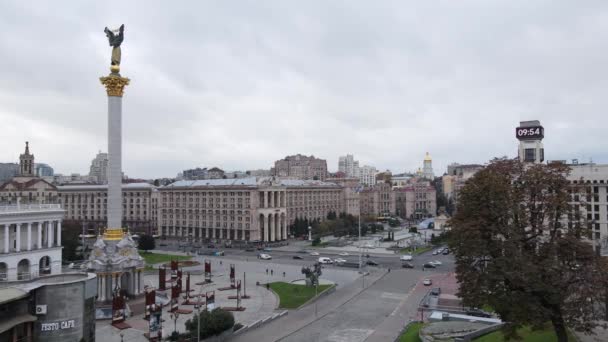 Kyiv, Ukrayna 'nın sembolü - Bağımsızlık Meydanı hava görüntüsü, yavaş çekim — Stok video