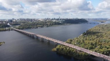 Ukrayna hava manzaralı Kyiv şehri yakınlarındaki Dnipro nehri. Dinyeper, Kiev
