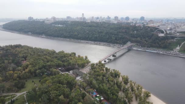Ukrayna hava manzaralı Kyiv şehri yakınlarındaki Dnipro nehri. Dinyeper, Kiev — Stok video