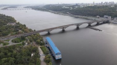 Ukrayna hava manzaralı Kyiv şehri yakınlarındaki Dnipro nehri. Dinyeper, Kiev