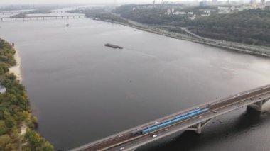 Ukrayna hava manzaralı Kyiv şehri yakınlarındaki Dnipro nehri. Dinyeper, Kiev