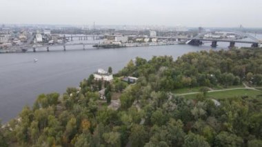 Ukrayna hava manzaralı Kyiv şehri yakınlarındaki Dnipro nehri. Dinyeper, Kiev