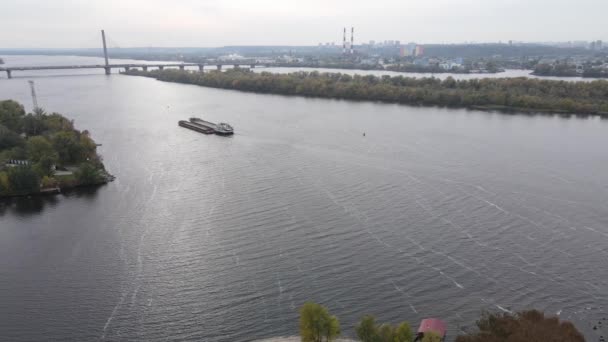 Rio Dnipro perto da cidade de Kiev, na Ucrânia. Dnieper, Kiev — Vídeo de Stock