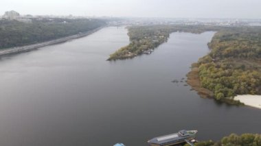Ukrayna hava manzaralı Kyiv şehri yakınlarındaki Dnipro nehri. Dinyeper, Kiev