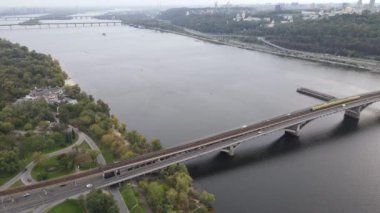 Ukrayna hava manzaralı Kyiv şehri yakınlarındaki Dnipro nehri. Dinyeper, Kiev