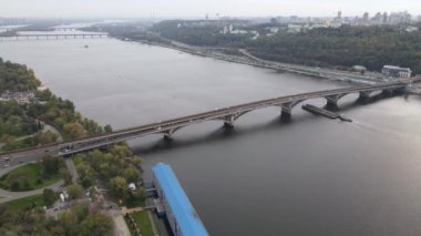 Ukrayna hava manzaralı Kyiv şehri yakınlarındaki Dnipro nehri. Dinyeper, Kiev