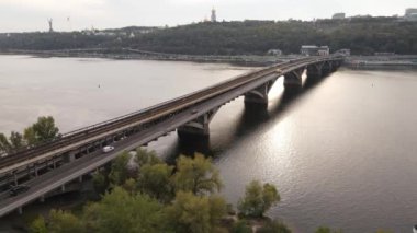 Ukrayna 'nın ana nehri, Kyiv yakınlarındaki Dnipro. Yavaş çekim