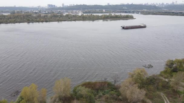 Rio Dnipro perto da cidade de Kiev, na Ucrânia. Dnieper, Kiev — Vídeo de Stock