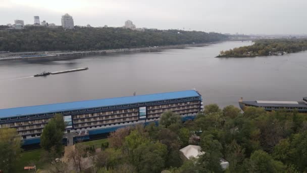 Río Dnipro cerca de la ciudad de Kiev, Ucrania vista aérea. Dnieper, Kiev — Vídeos de Stock