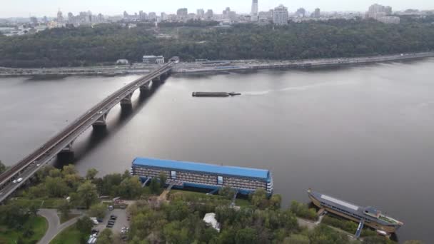 The main river of Ukraine - Dnipro near Kyiv. Slow motion — Stock Video