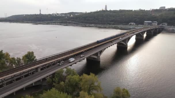 Ο κύριος ποταμός της Ουκρανίας - Dnipro κοντά Κίεβο. Αργή κίνηση — Αρχείο Βίντεο