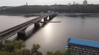 Ukrayna 'nın ana nehri, Kyiv yakınlarındaki Dnipro. Yavaş çekim