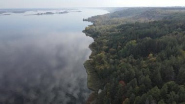 Dnipro Nehri 'nin havadan görünüşü - Ukrayna' nın ana nehri.