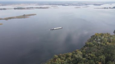 Dnipro Nehri 'nin havadan görünüşü - Ukrayna' nın ana nehri.