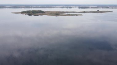 Dnipro Nehri 'nin havadan görünüşü - Ukrayna' nın ana nehri.