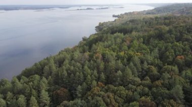 Dnipro Nehri 'nin havadan görünüşü - Ukrayna' nın ana nehri.