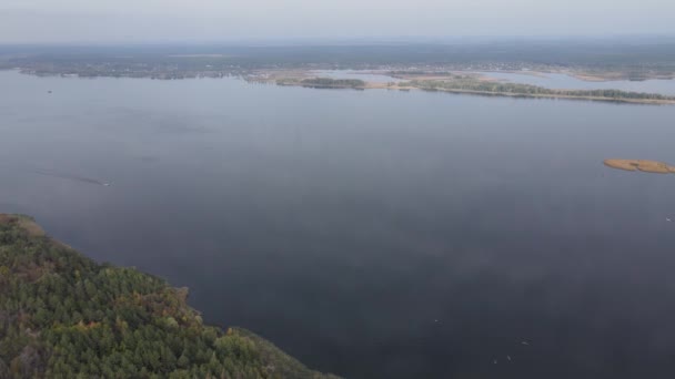 Widok z powietrza na rzekę Dniepru - główna rzeka Ukrainy — Wideo stockowe