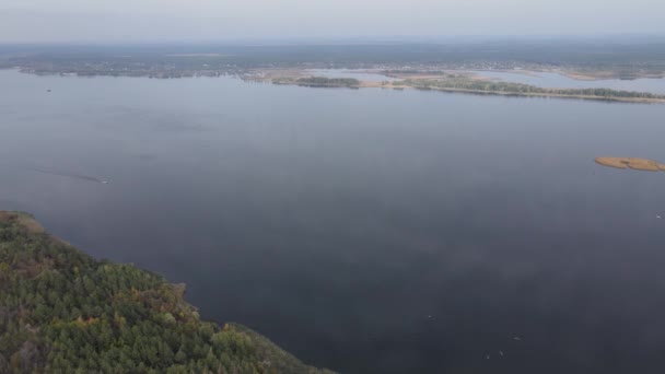 Dnipro Nehri 'nin havadan görünüşü - Ukrayna' nın ana nehri. — Stok video