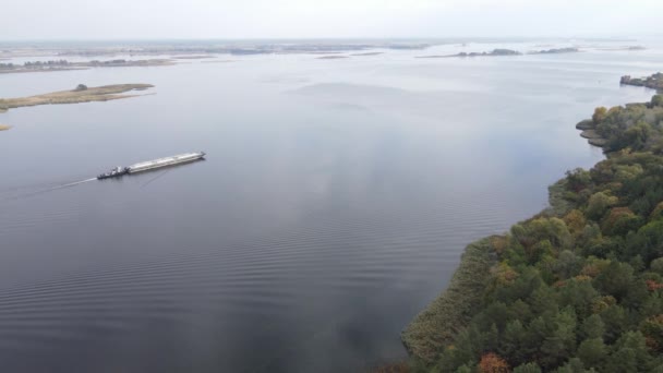 Вид згори на річку Дніпро - головну річку України. — стокове відео