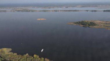 Dinyeper nehrinin güzel hava manzarası. Ukrayna, ağır çekim
