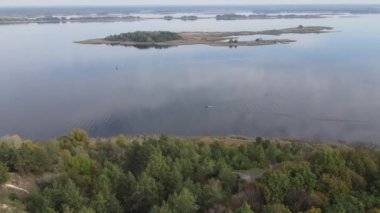 Dinyeper nehrinin güzel hava manzarası. Ukrayna, ağır çekim