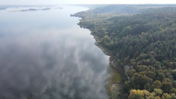 Όμορφη εναέρια άποψη του ποταμού Dnipro. Ουκρανία, αργή κίνηση — Αρχείο Βίντεο