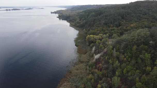 Чудовий вигляд на річку Дніпро. Україна, повільний рух — стокове відео