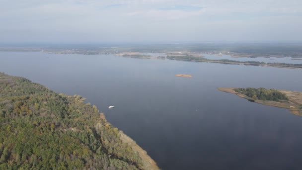 Bela vista aérea do rio Dnipro. Ucrânia, câmera lenta — Vídeo de Stock