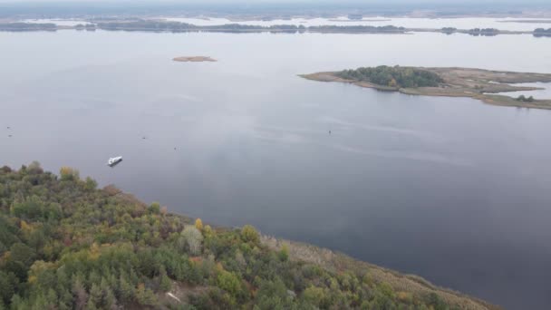 Schöne Luftaufnahme des Flusses Dnipro. Ukraine, Zeitlupe — Stockvideo