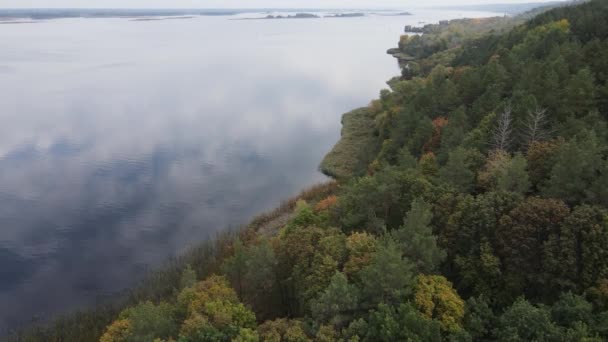 Bela vista aérea do rio Dnipro. Ucrânia, câmera lenta — Vídeo de Stock